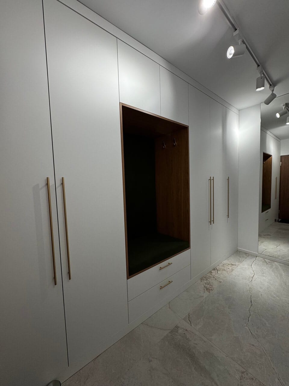 Elegancka szafa na zamówienie